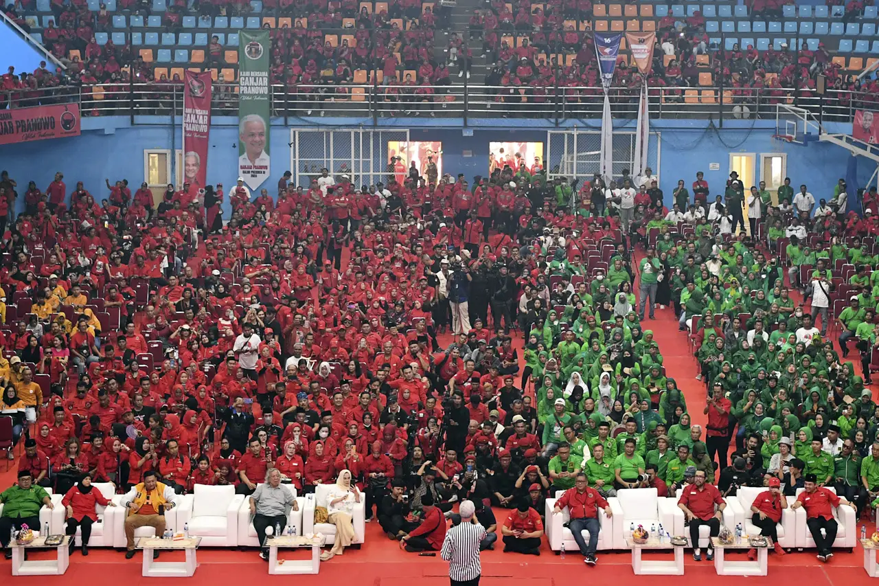 Disambut Ribuan Pendukungnya,...