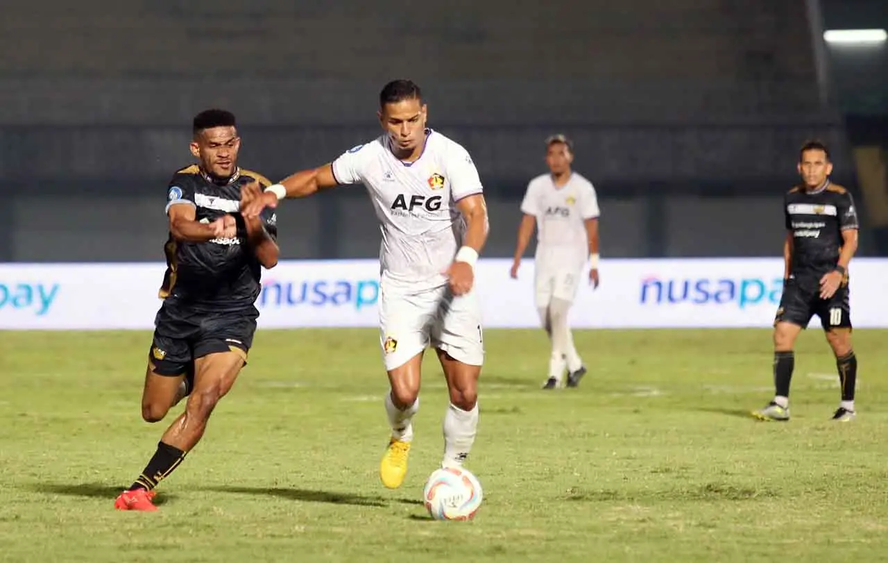 Dewa United Sikat Persik...