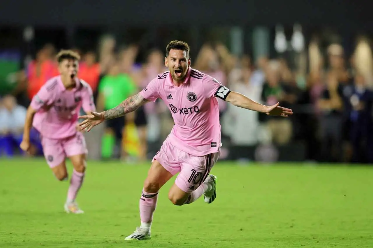 Tendangan Bebas Lionel...