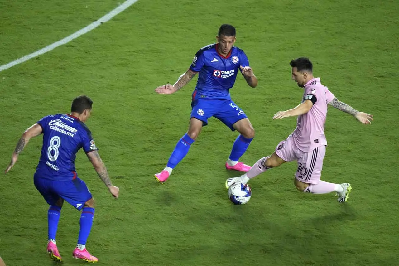 Tendangan Bebas Lionel...