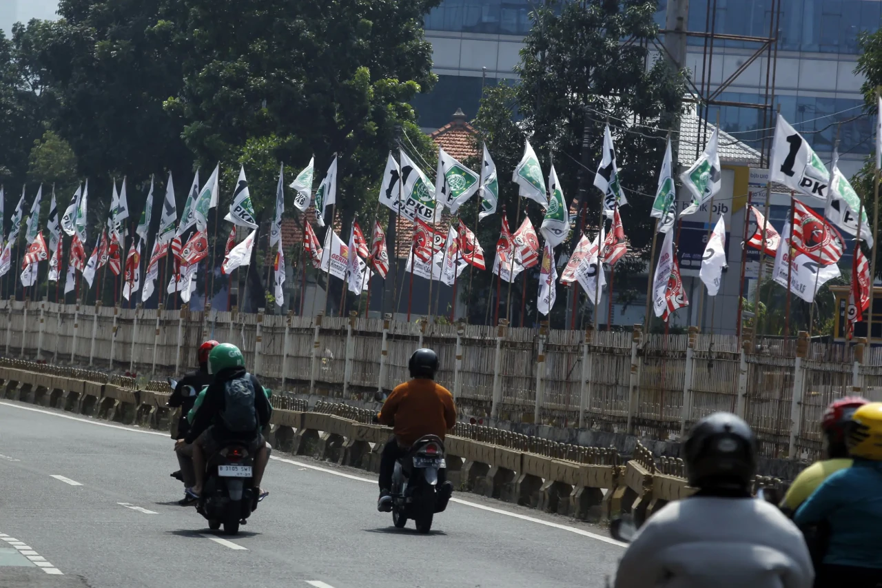 Atribut Partai Politik...