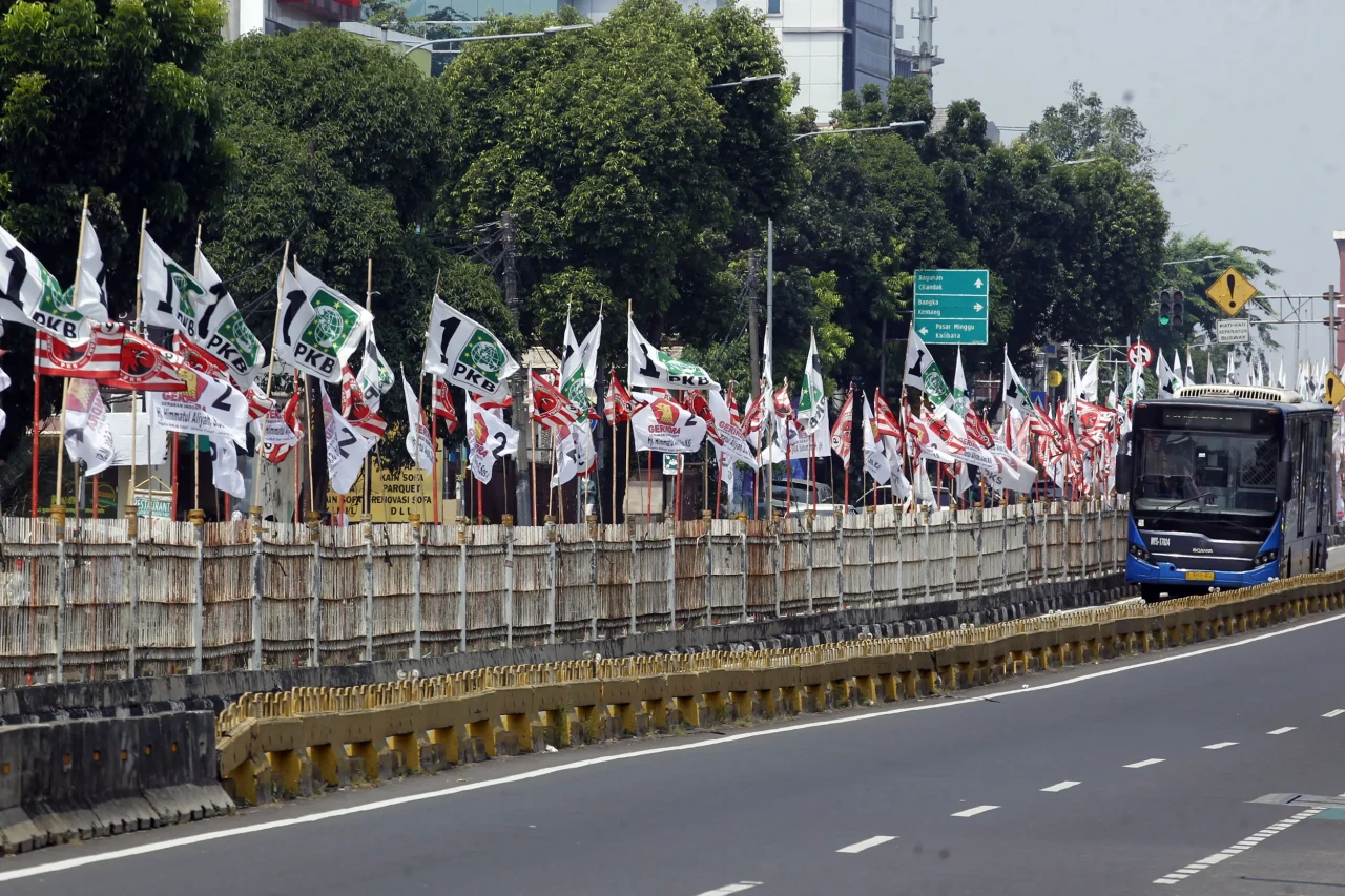 Atribut Partai Politik...
