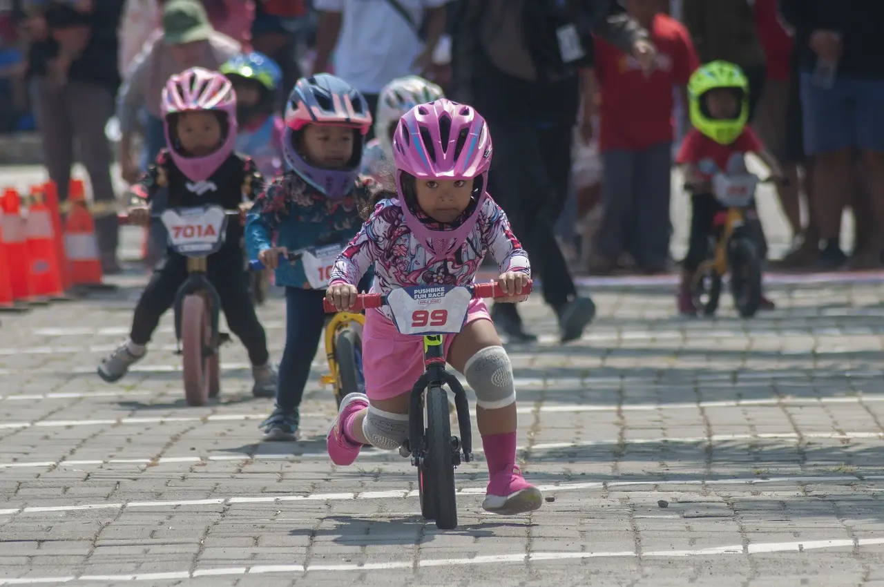 Aksi Balap Pushbike...