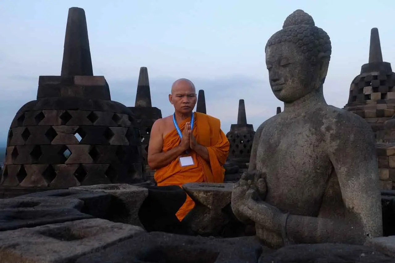 Prosesi Puja Bakti di...