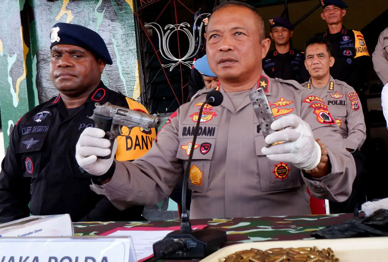 Temuan Pistol dan Amunisi...