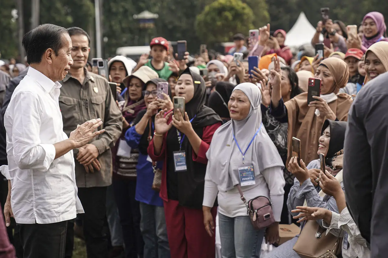 Kunjungi Pasar Rakyat...