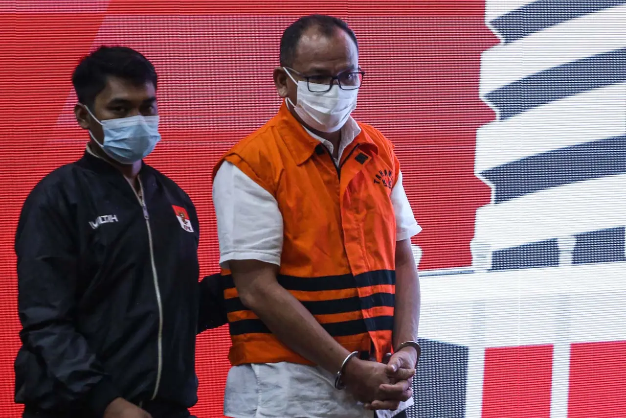 KPK Tahan Mantan Anggota...