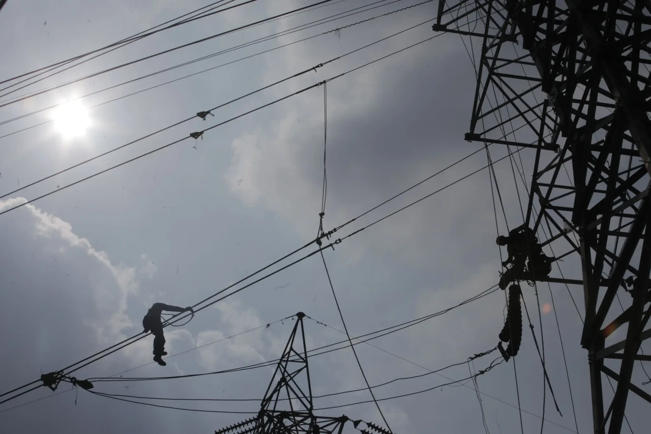 PLN Light Up The Dream,...