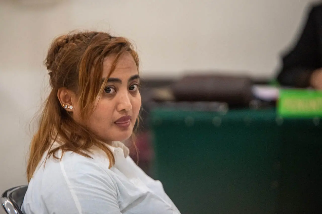Tangis Lina Mukherjee...