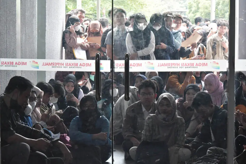 Sesak Pencari Kerja...