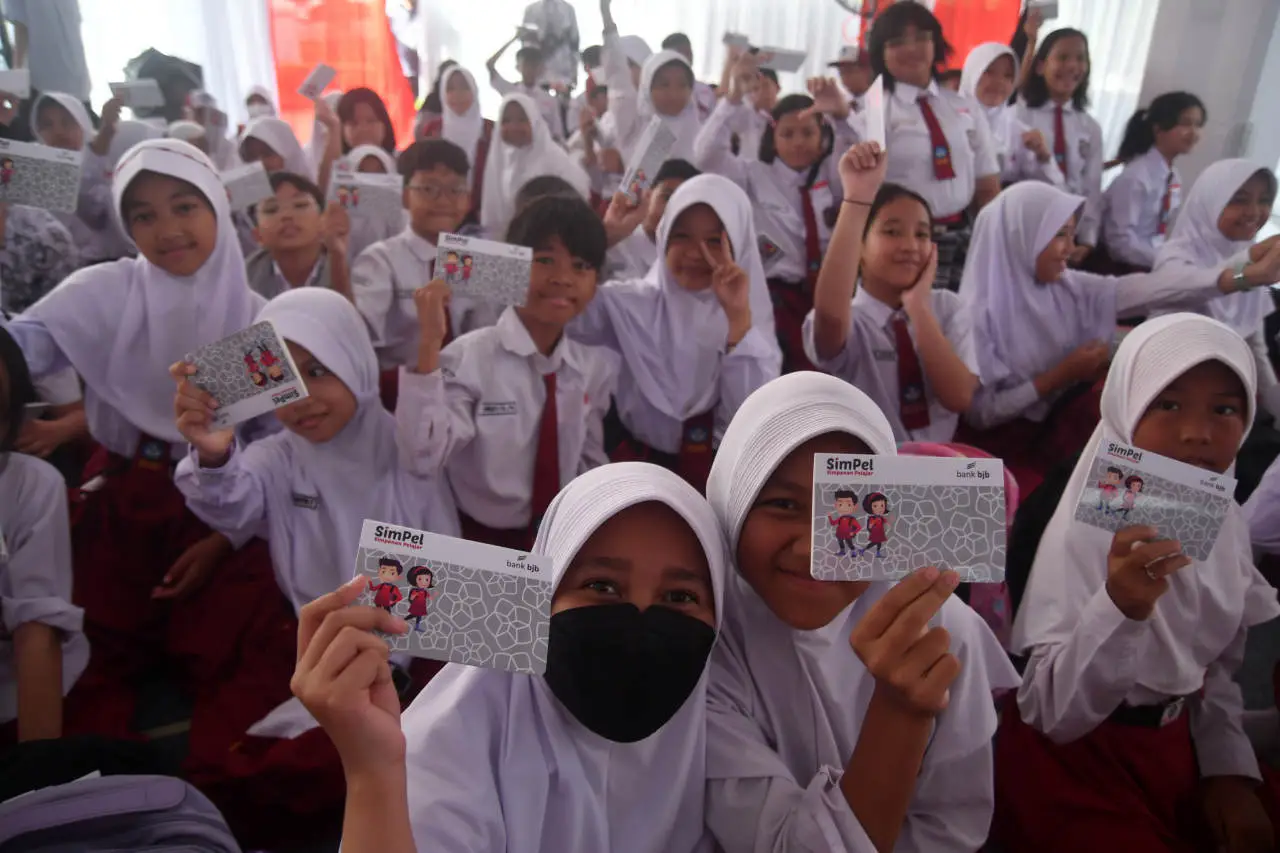 OJK Gelar Edukasi Keuangan...