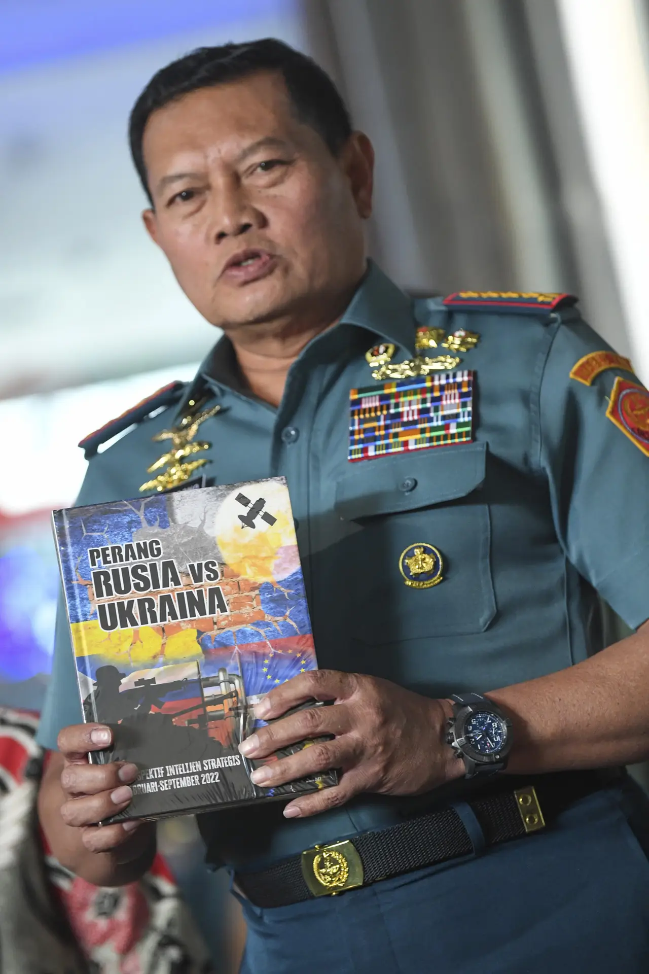 Panglima TNI Luncurkan...