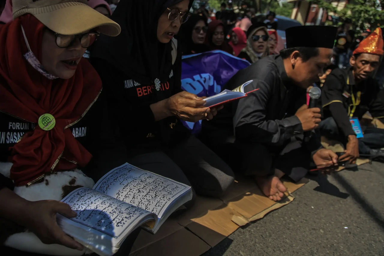 Tolak Bergabung ke Kabupaten...