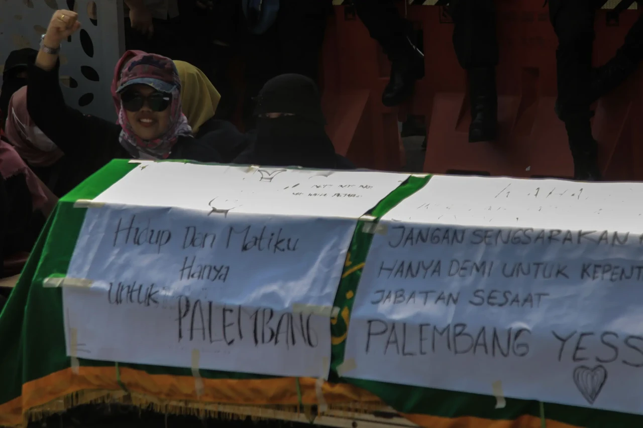 Tolak Bergabung ke Kabupaten...