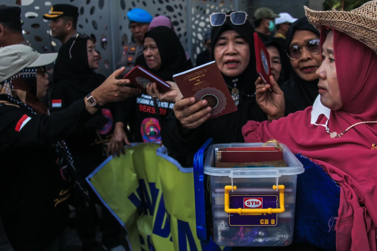 Tolak Bergabung ke Kabupaten...