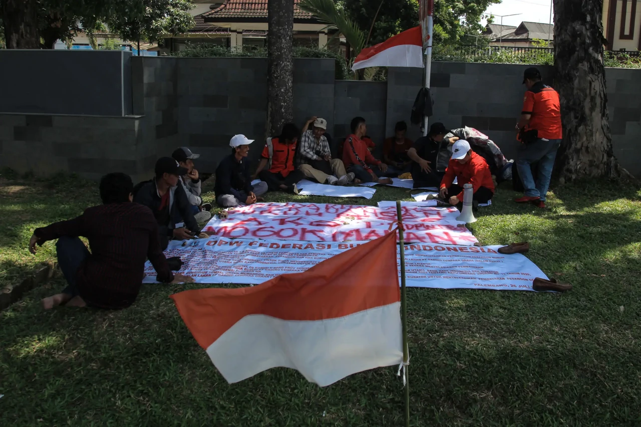 Tuntut Hak, Buruh Sawit...