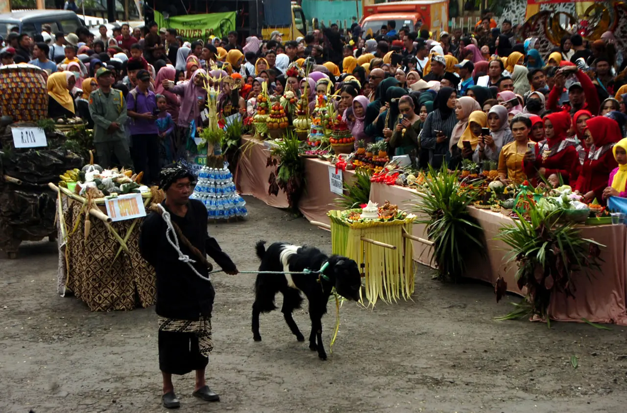 Ritual Ruwat Bumi di...