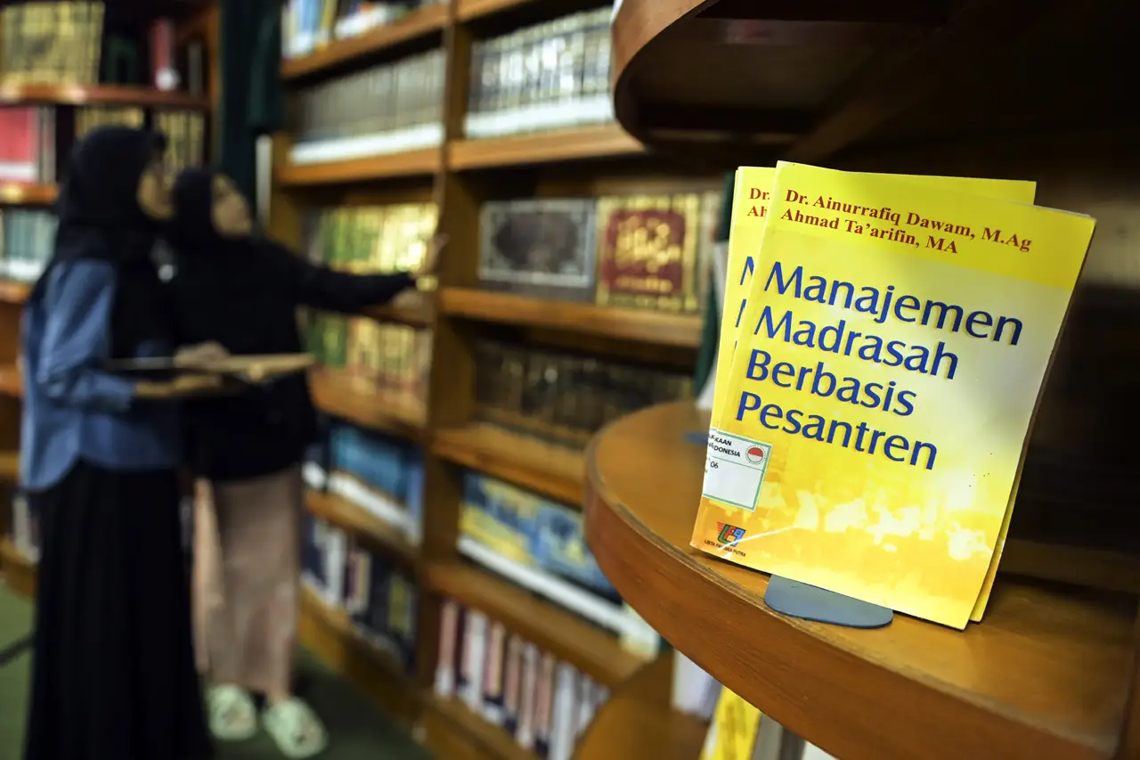 Mengintip Aktivitas...