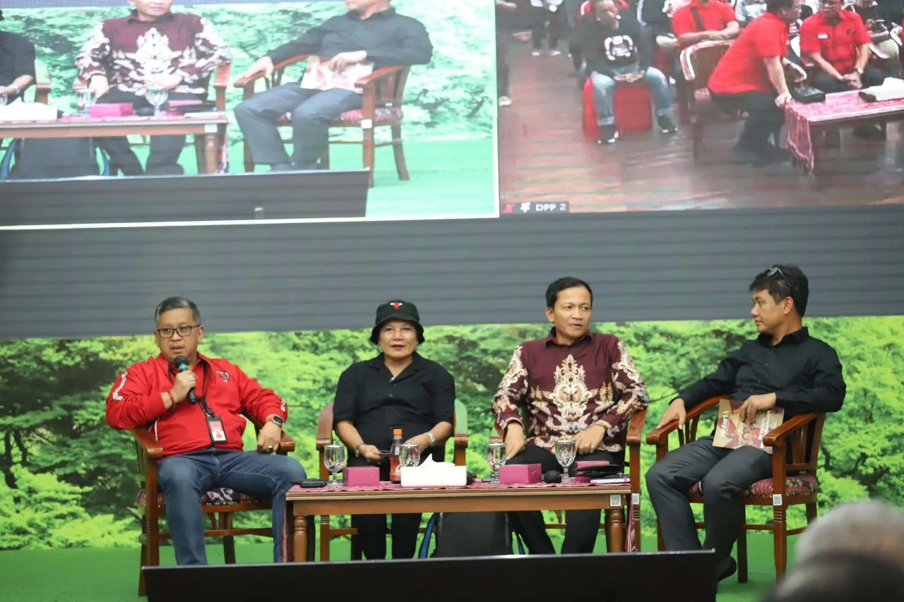 DPP PDIP Gelar Diskusi...