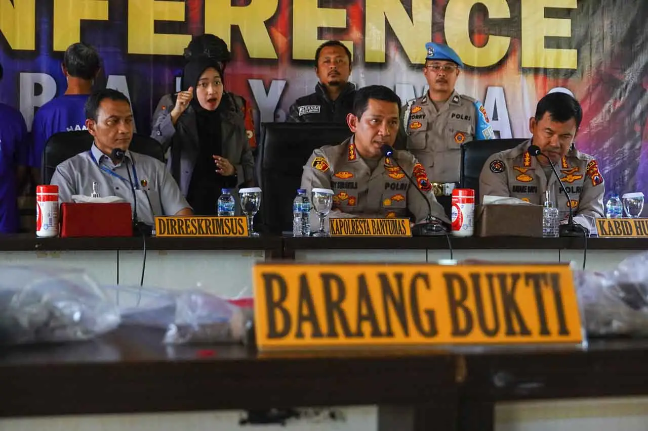Polisi Tetapkan Empat...