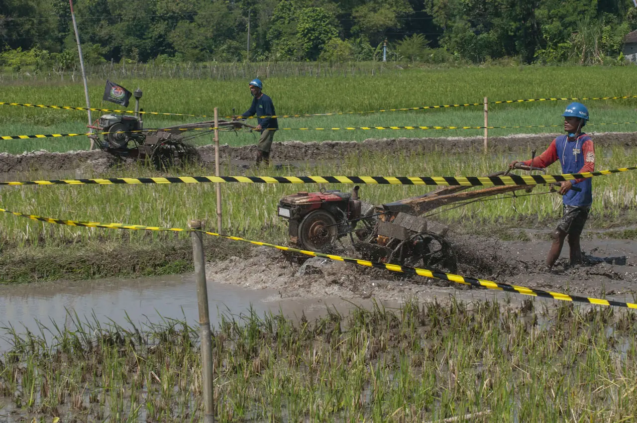 Kejuaraan Balap Traktor...