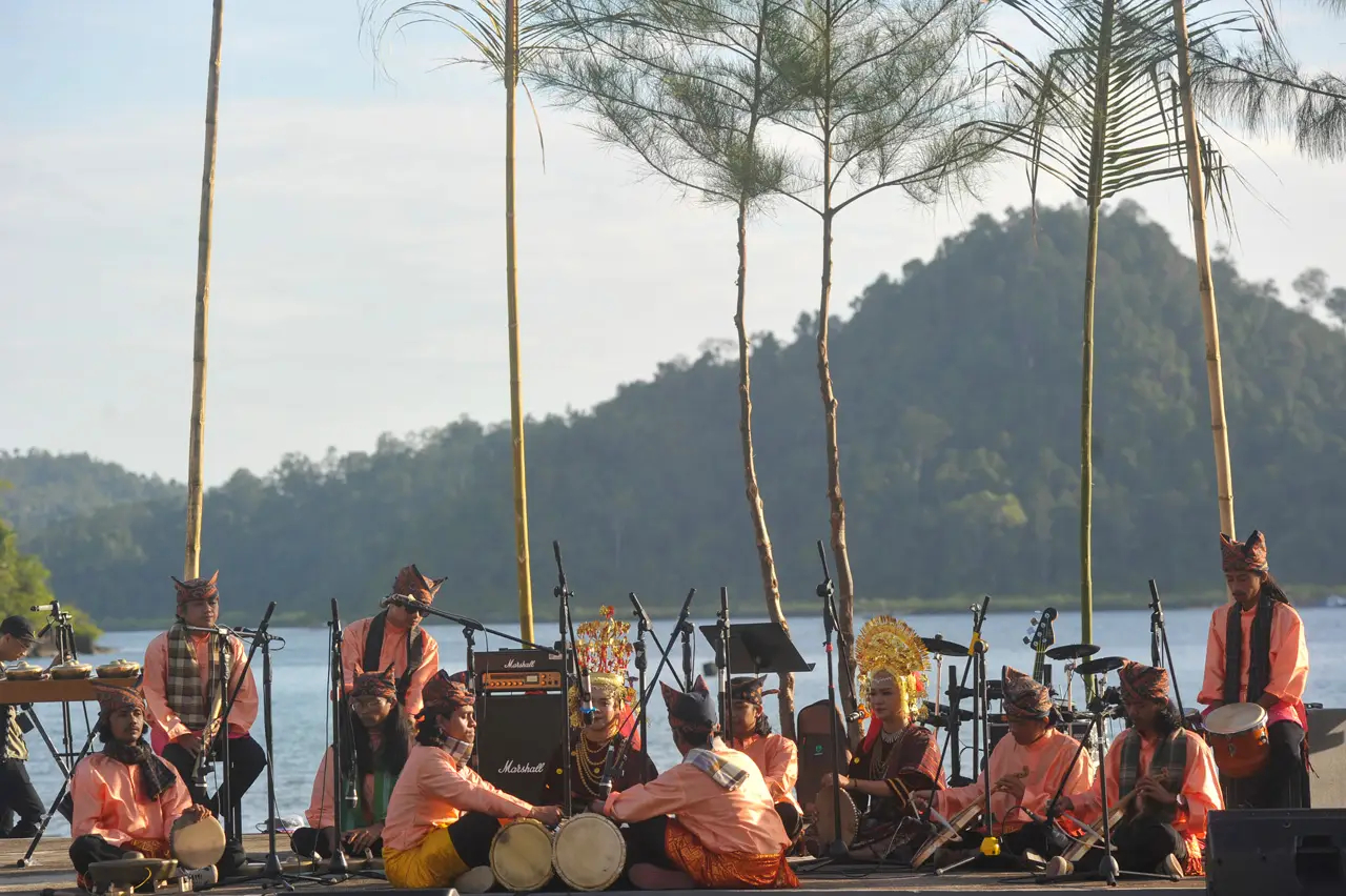 Penampilan Seni Budaya...