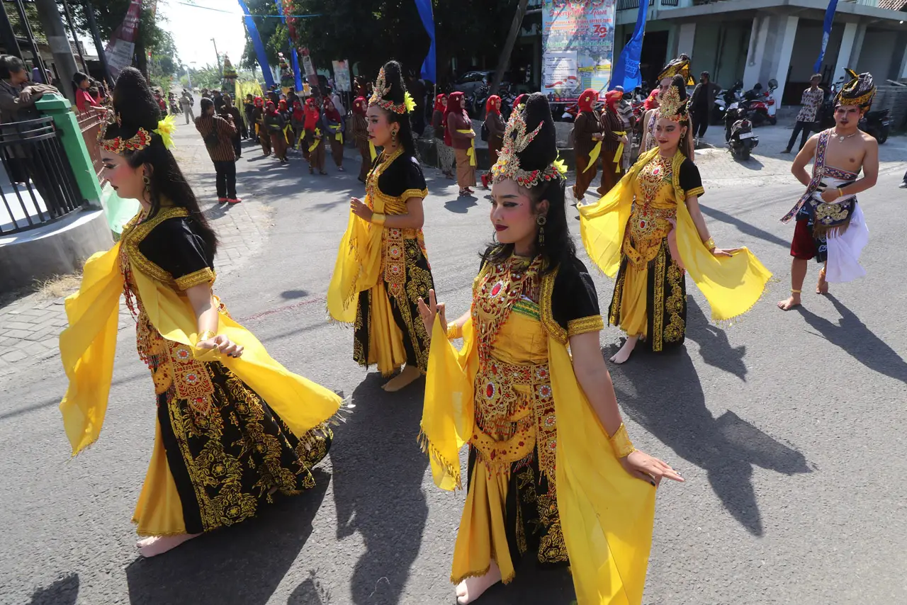 Kirab dan Ritual Budaya...