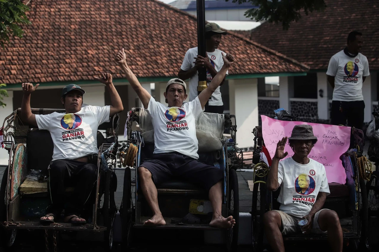 Ratusan Tukang Becak...