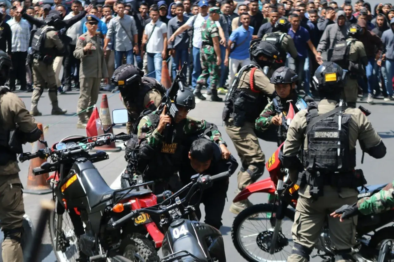 Kompaknya Banteng Raiders-Brimob...