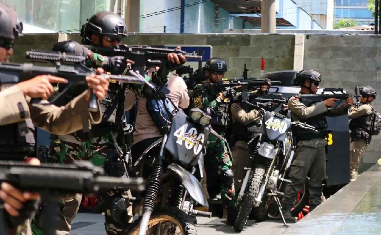 Kompaknya Banteng Raiders-Brimob...