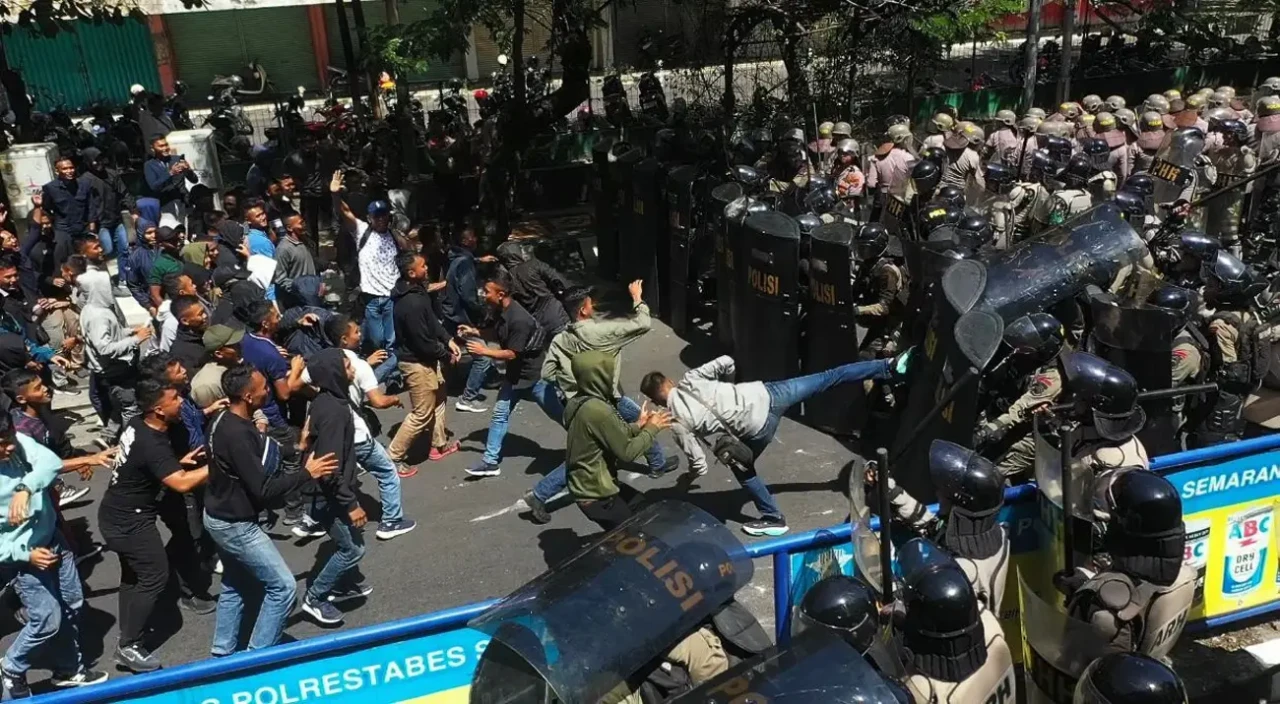 Kompaknya Banteng Raiders-Brimob...