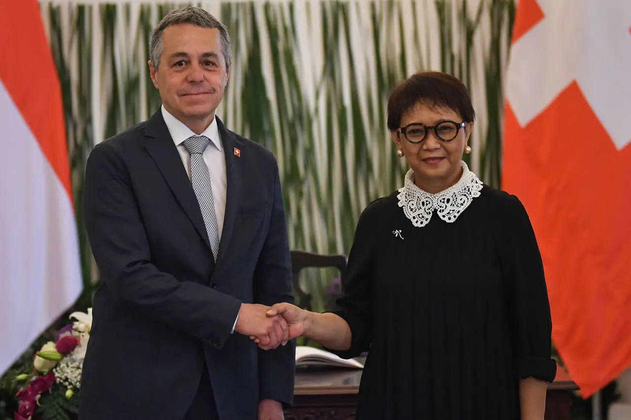 Pertemuan Menlu Retno...