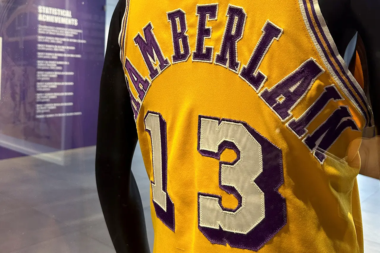 Jersey Pebasket Legendaris...