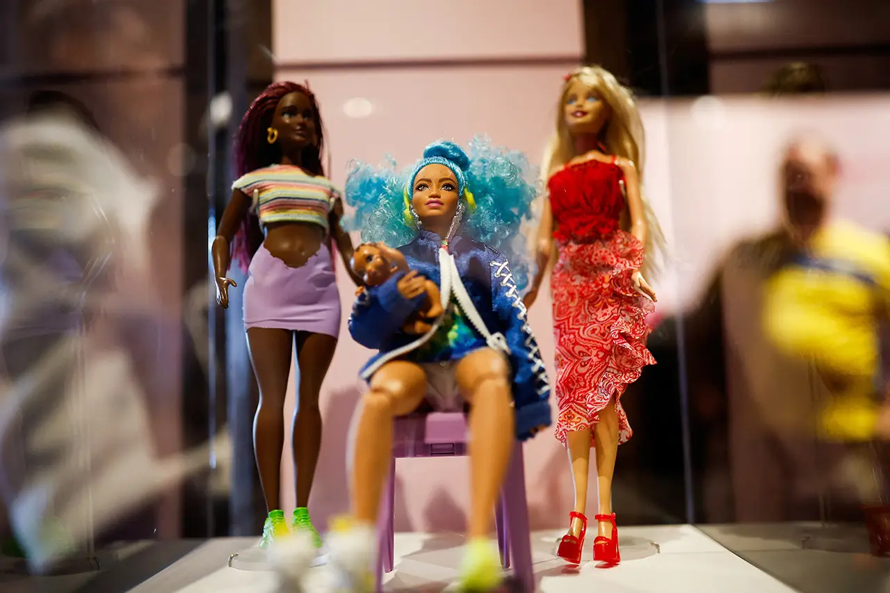 Demam Barbie, Ribuan...