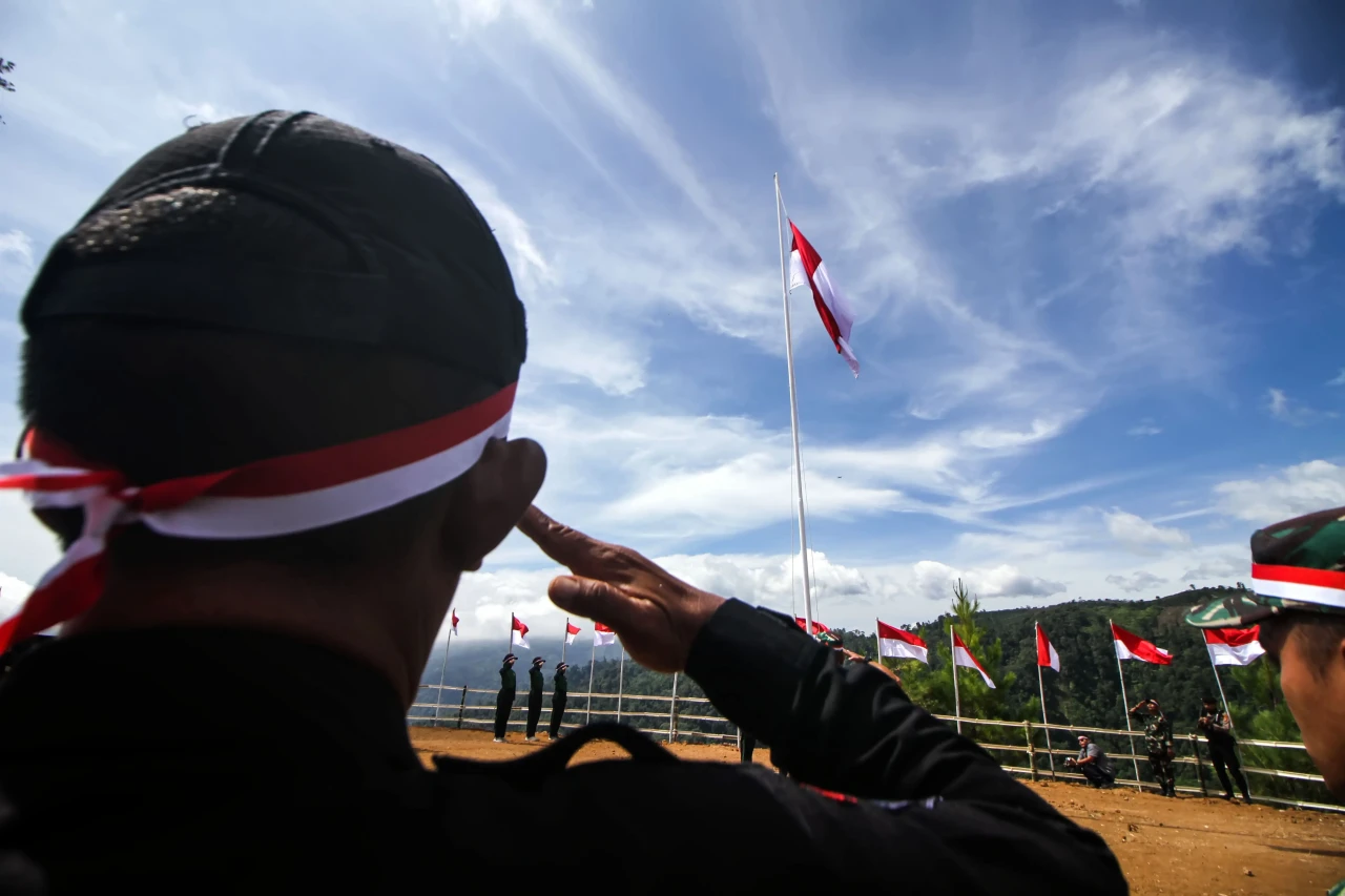 Pengibaran Bendera Merah...