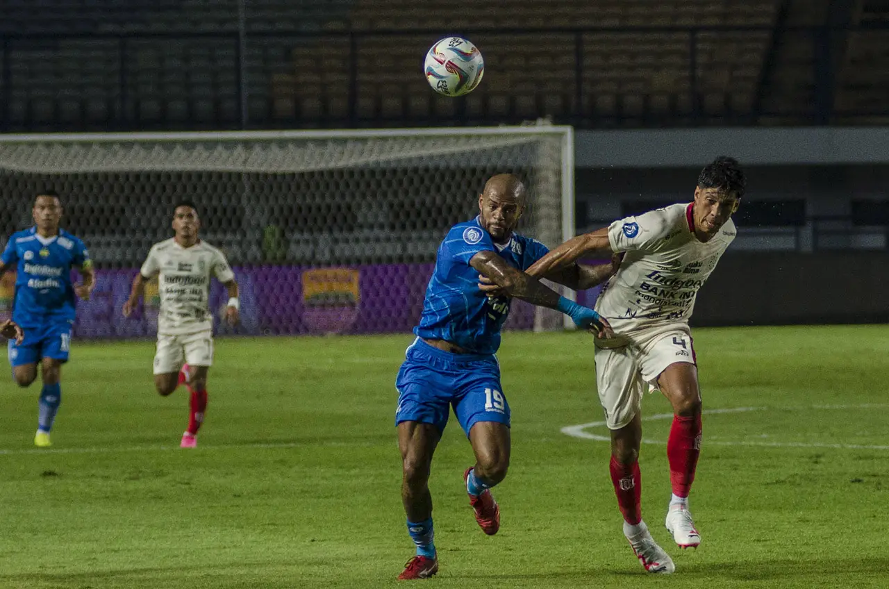 Persib Bandung Ditahan...