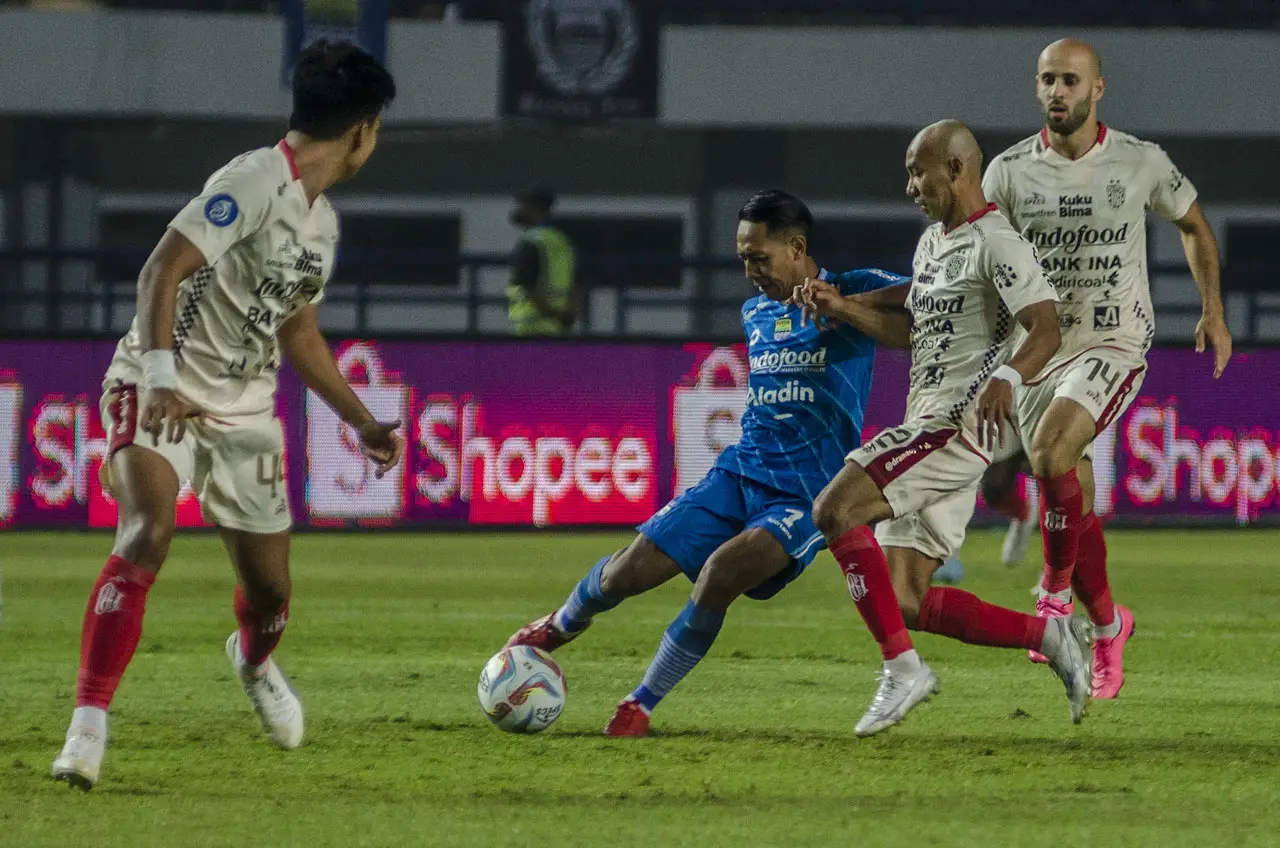 Persib Bandung Ditahan...