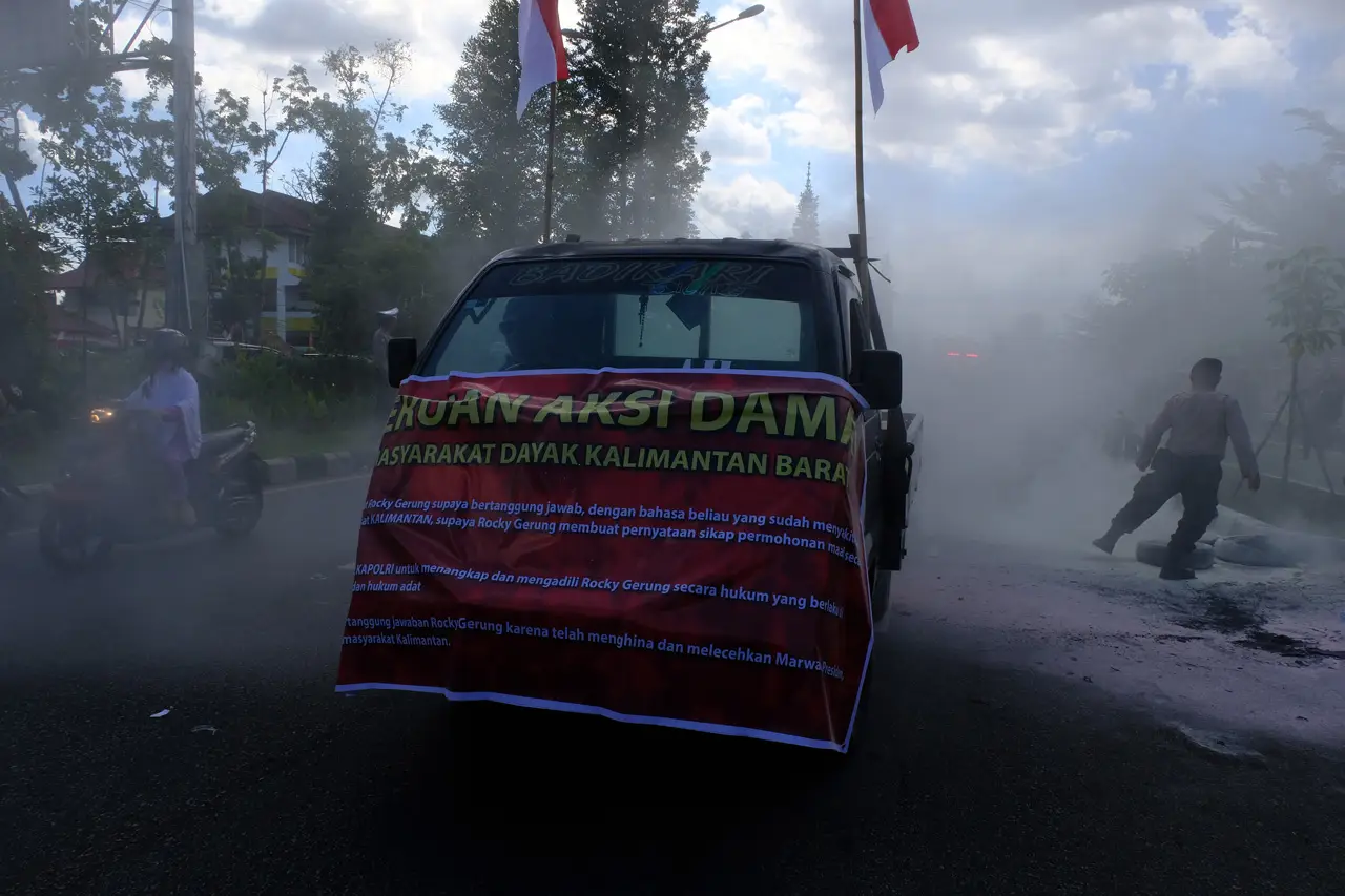 Menghina Presiden, Rocky...