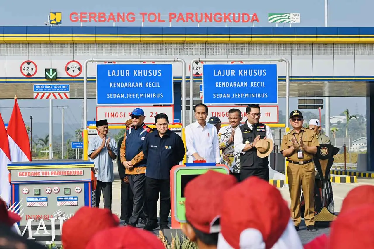 Presiden Jokowi Resmikan...