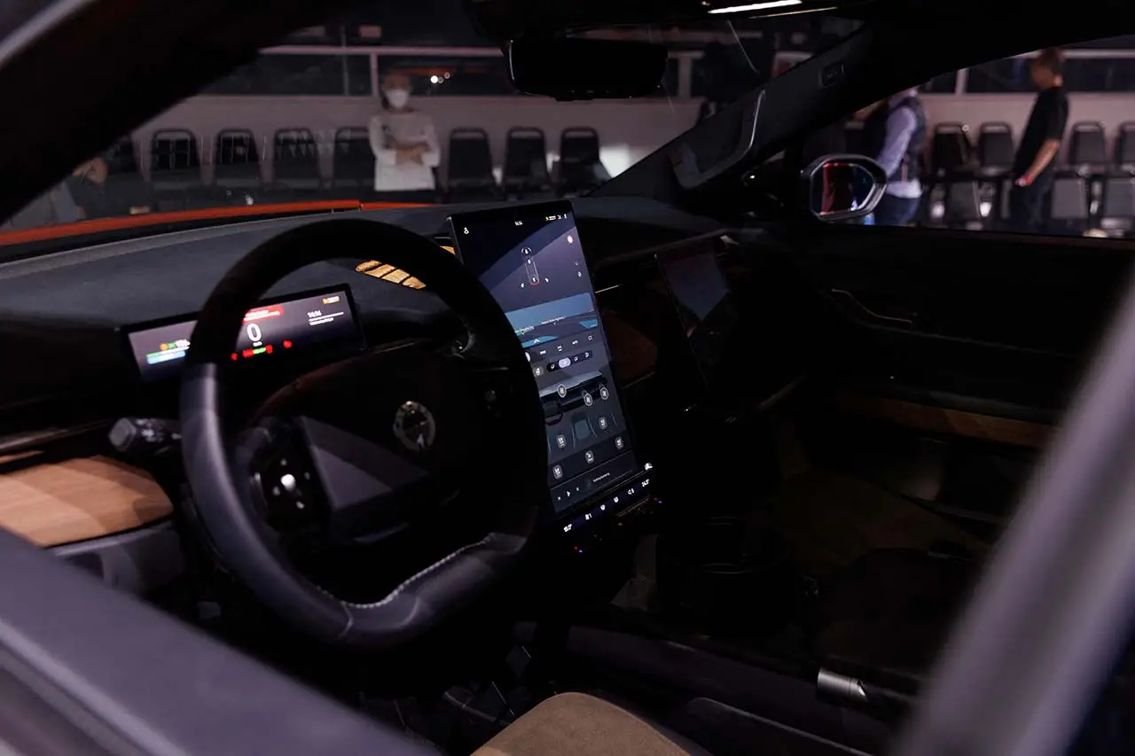 Fisker Luncurkan Truk...