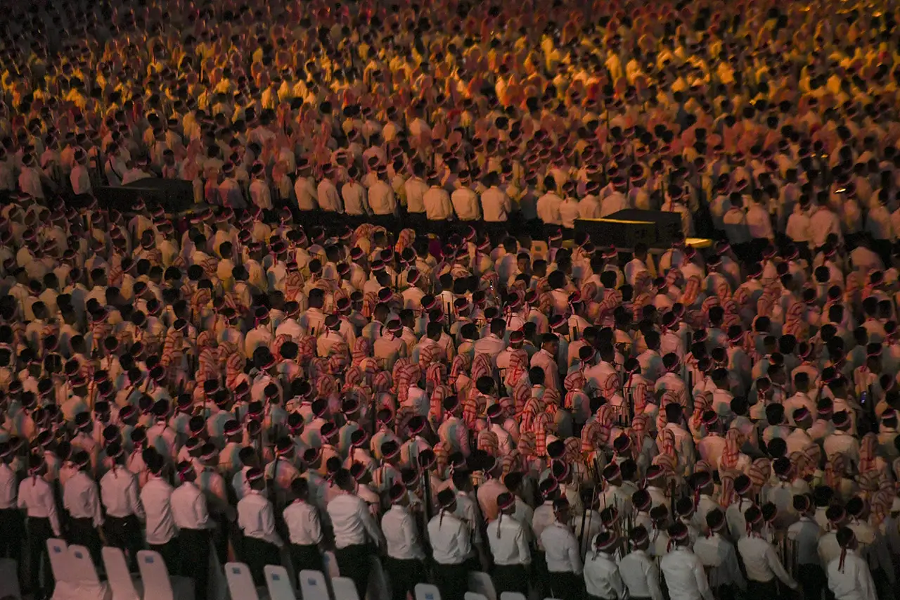 Pagelaran Angklung Kolosal...