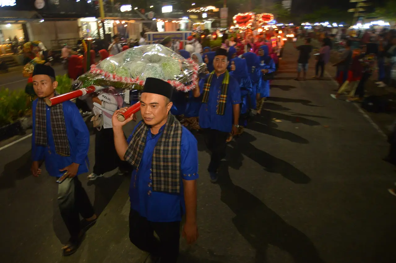 Semarak Pawai Telong-Telong...
