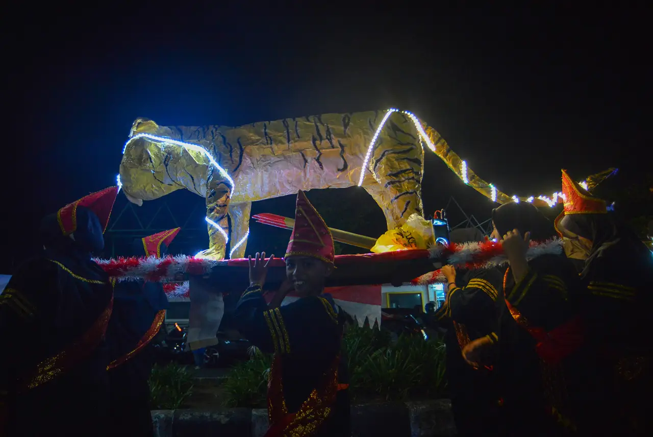 Semarak Pawai Telong-Telong...