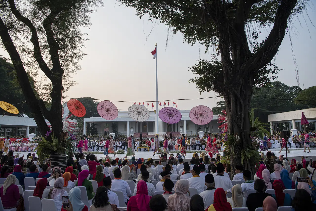 Peragaan Busana Istana...
