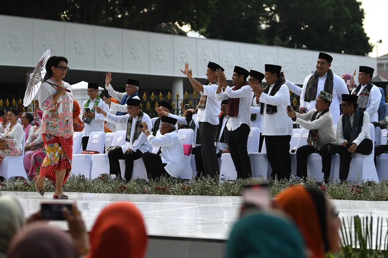 Peragaan Busana Istana...