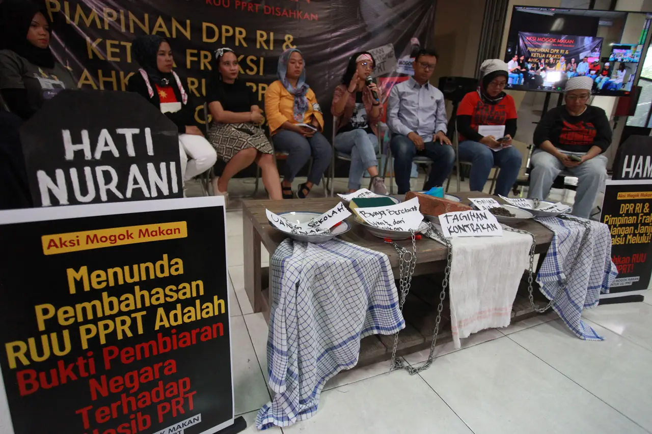 Aksi Mogok Makan Tuntut...