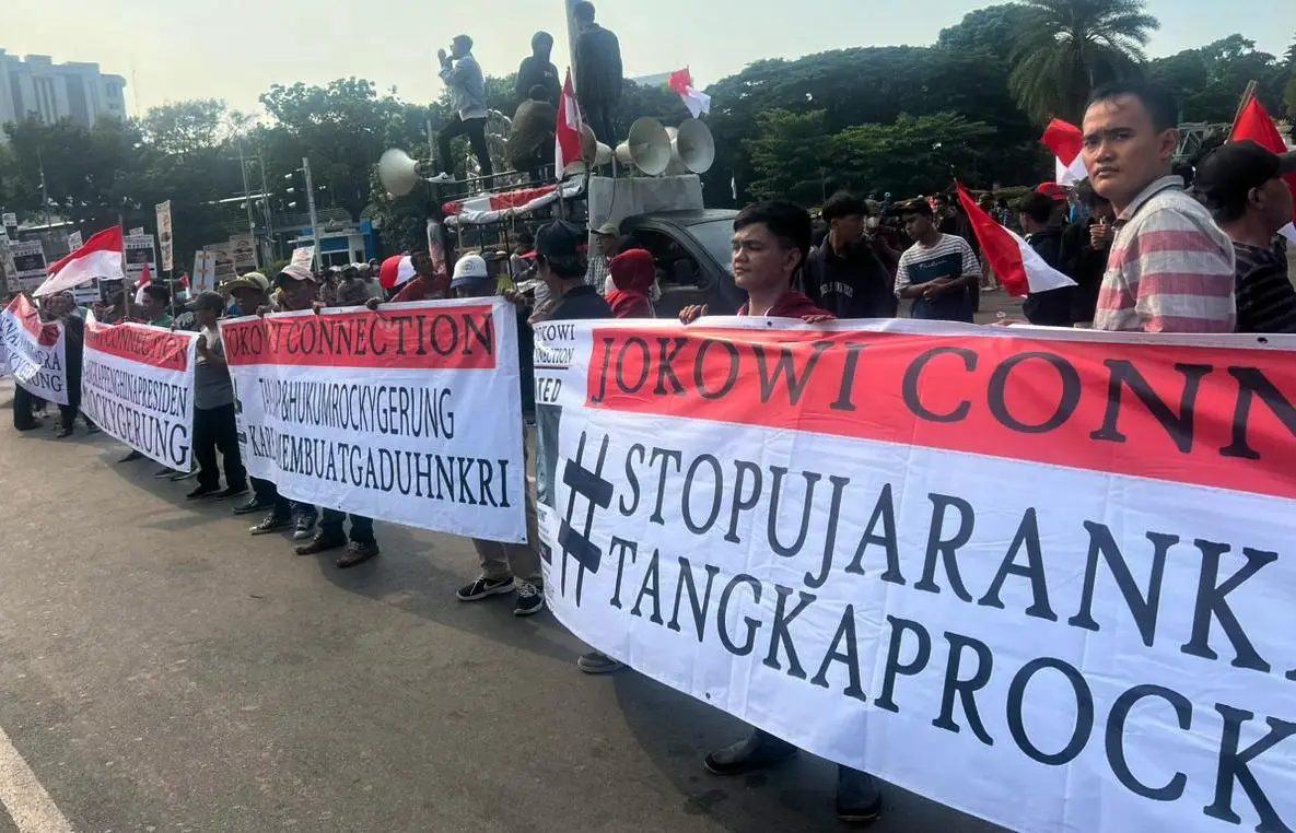 Jokowi Connection Desak...