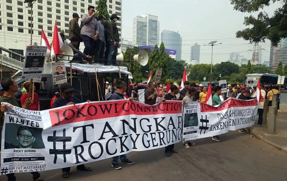 Jokowi Connection Desak...