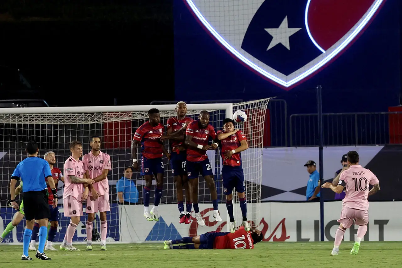 Messi Kembali Jadi Pahlawan,...