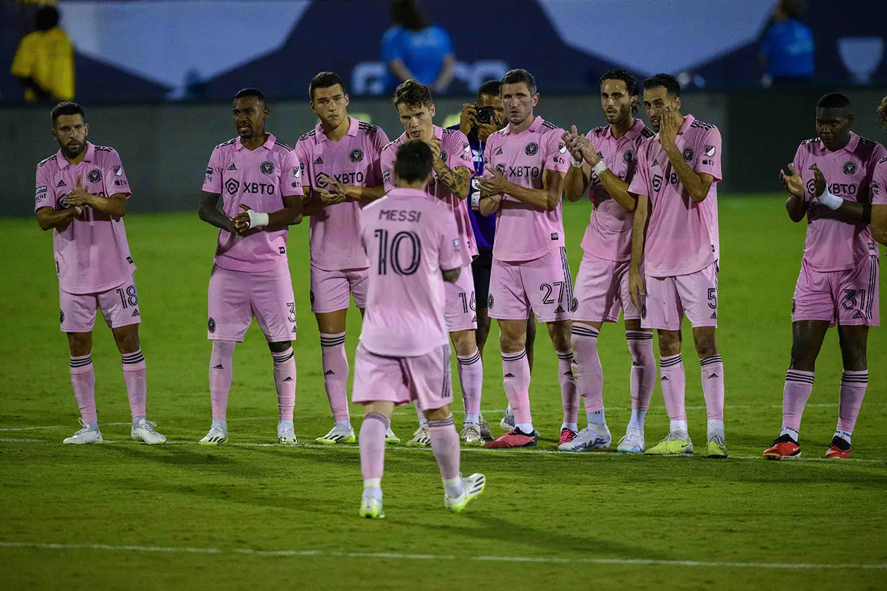 Messi Kembali Jadi Pahlawan,...